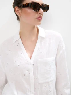 MOHITO Bawełniana biała koszula z haftem biau0142y Fashion