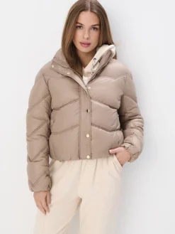 MOHITO Beżowa kurtka puffer beu017cowy Clearance