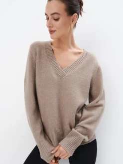 MOHITO Beżowy sweter z dekoltem V beu017cowy Online