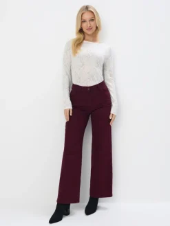 MOHITO Biały sweter z metalizowaną nitką biau0142y Outlet