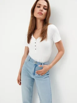 MOHITO Biały t-shirt z dekoltem V biau0142y Sale