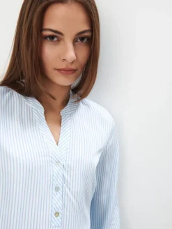 MOHITO Błękitna bluzka z wiskozy bu0142u0119kitny Best