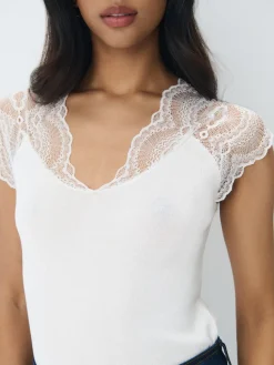 MOHITO Bluzka z koronkowymi wstawkami biau0142y Fashion