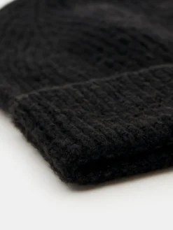 MOHITO Czarna czapka basic czarny Outlet
