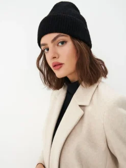 MOHITO Czarna czapka basic czarny Outlet
