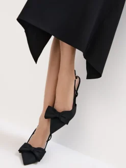 MOHITO Czarne czółenka z kokardką czarny Fashion