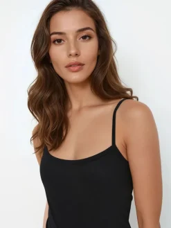 MOHITO top na wąskich ramiączkach czarny Fashion