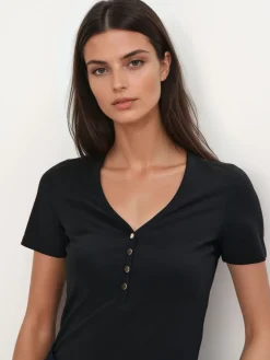 MOHITO t-shirt z dekoltem V czarny Fashion