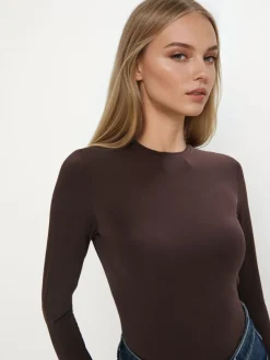 MOHITO Dopasowana brązowa bluzka basic ciemno bru0105zowy Outlet