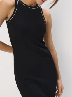 MOHITO Dopasowana czarna sukienka midi czarny Outlet