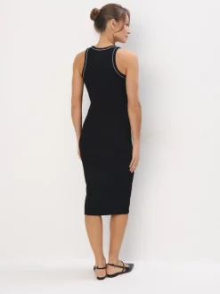 MOHITO Dopasowana czarna sukienka midi czarny Outlet