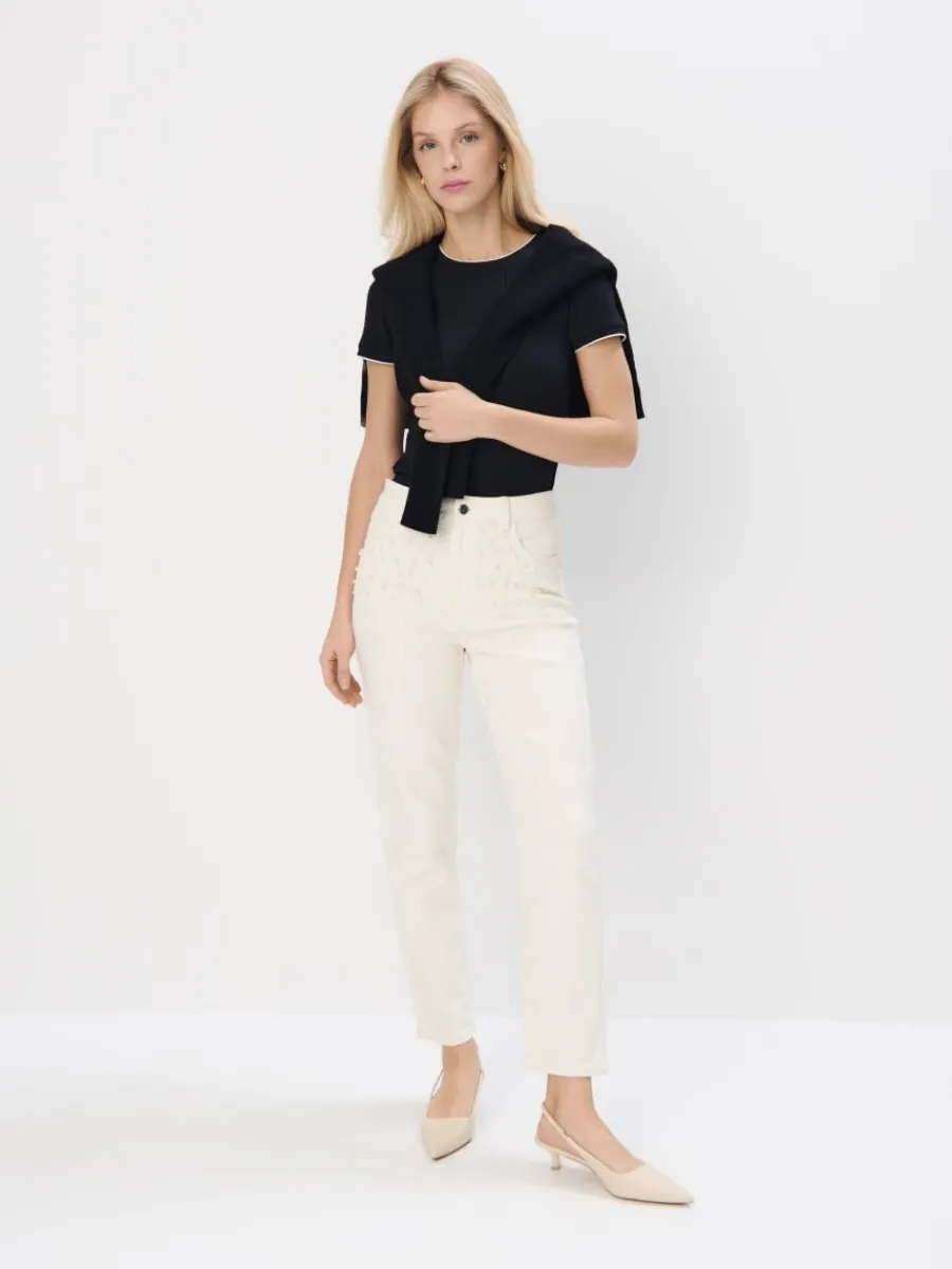 MOHITO Jeansy mom slim z ozdobnymi elementami kremowy Hot