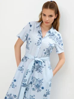 MOHITO Koszulowa sukienka midi w kwiaty bu0142u0119kitny Fashion