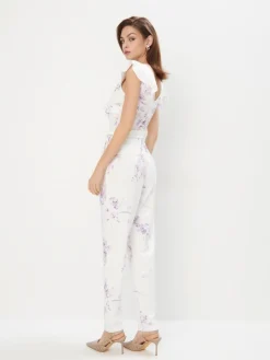MOHITO Kwiatowy kombinezon z wiązaniem kremowy Fashion