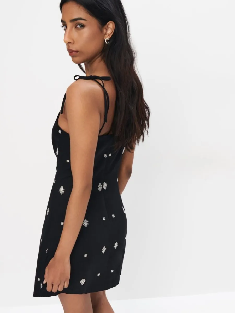 MOHITO Sukienka mini z wiskozy i lnu czarny Fashion