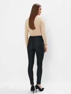 MOHITO Woskowane czarne spodnie skinny czarny Outlet
