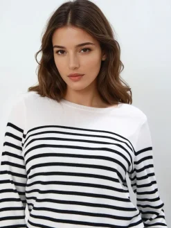 MOHITO Wzorzysty sweter z wiskozą biau0142y Fashion